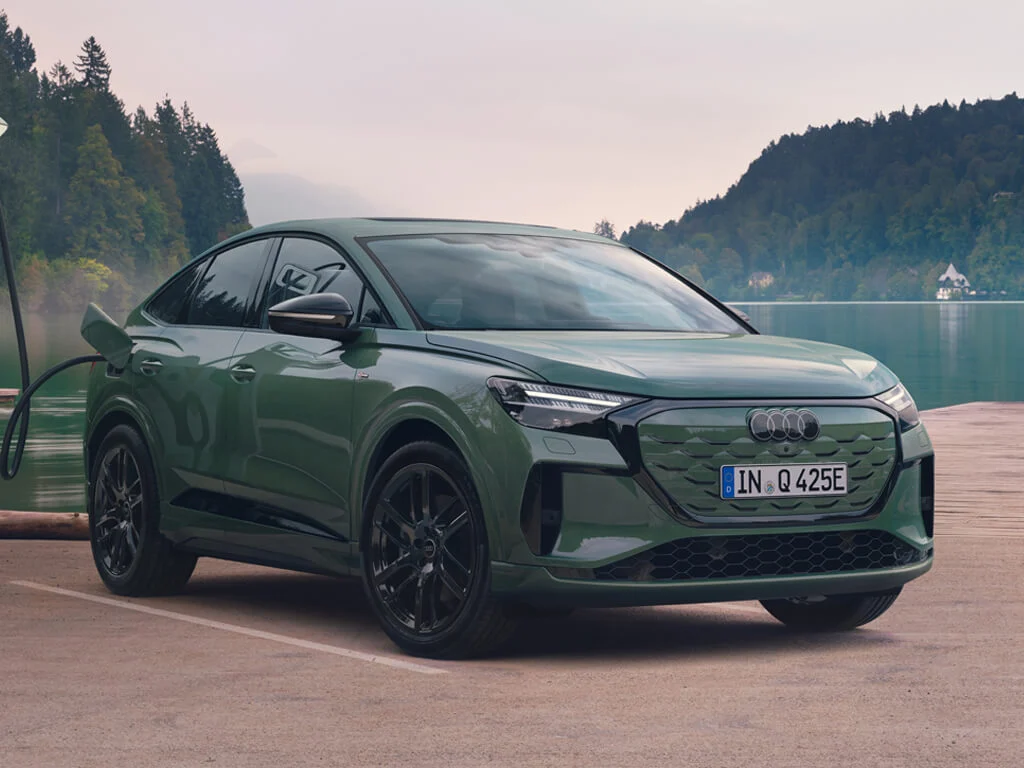 Audi Q4 e tron Sportback Autohaus Vatterott dunkelgrünes Fahrzeug