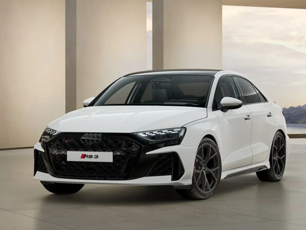 Audi RS 3 Limousine weies Fahrzeug